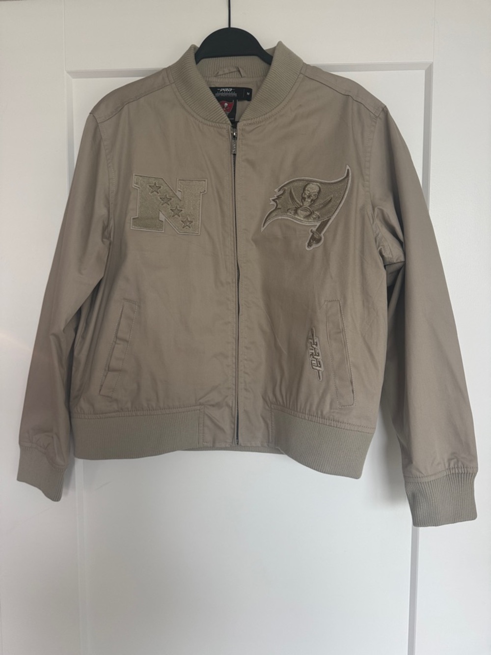 NFL TB Buccaneers Pro Standard Luxury Athletic Collection Bomber Jacket - M